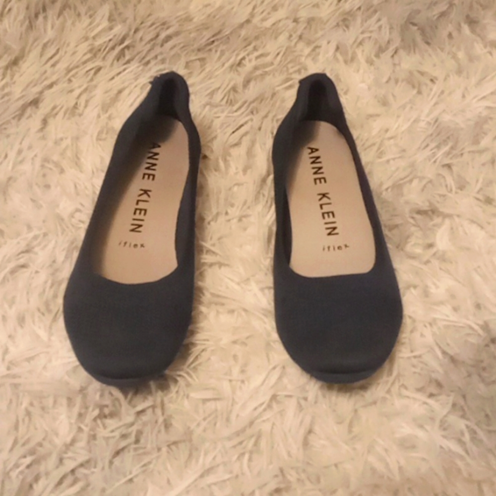 Women's dress shoes